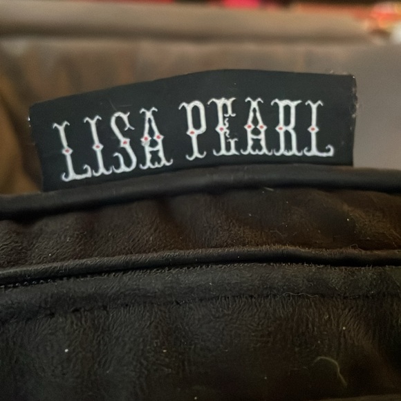 Lisa Pearl pillow. Good condition. Excellent shape no rips or tears. 
18x18 - Picture 3 of 3